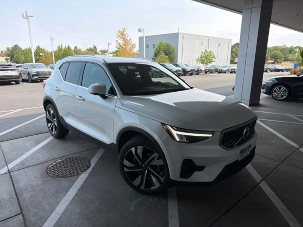 Used 2023 Volvo XC40 B5 AWD Plus Bright SUV