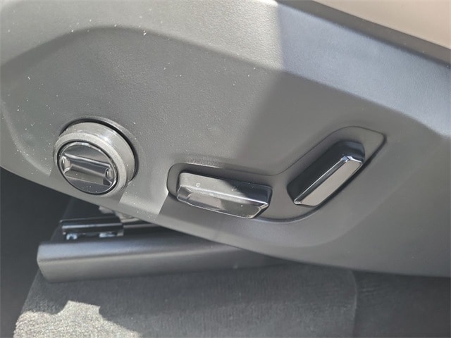 2025 Volvo XC90 Plus - Photo 12