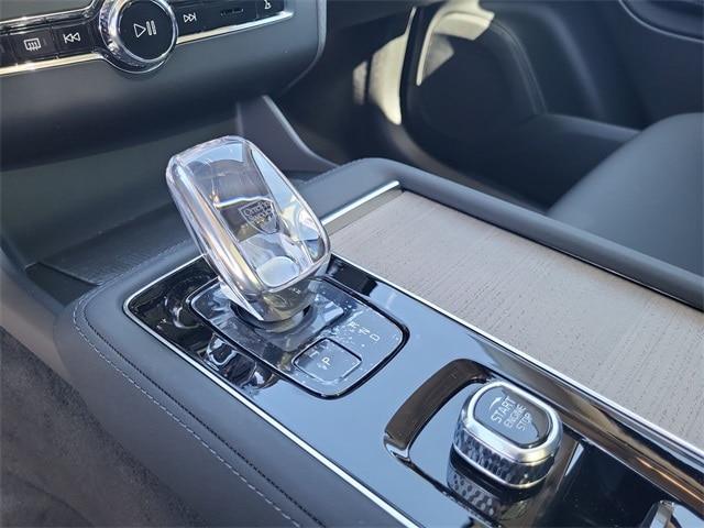 2025 Volvo XC90 Plus - Photo 24
