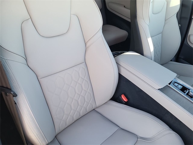 2025 Volvo XC90 Plus - Photo 19