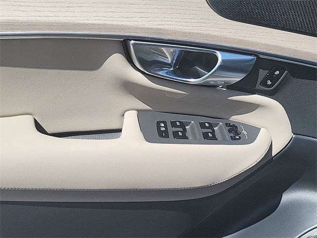 2025 Volvo XC90 Plus - Photo 10