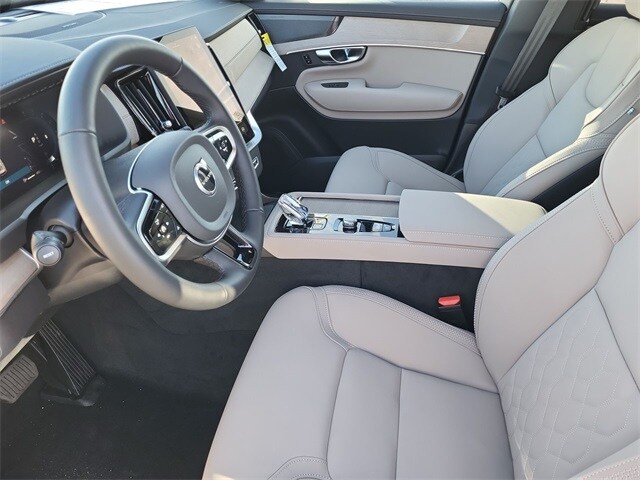 2025 Volvo XC90 Plus - Photo 11