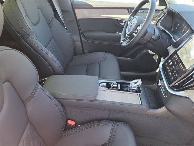 2025 Volvo XC90 Plus - Photo 17