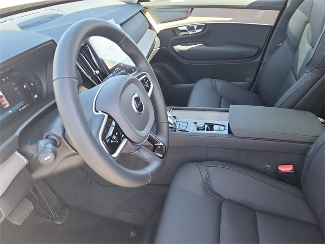 2025 Volvo XC90 Plus - Photo 11