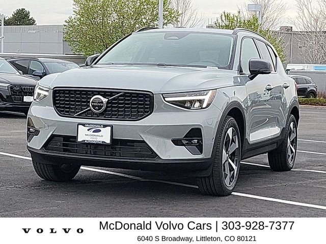 2026 Volvo XC40 B5 Plus Dark AWD's photo