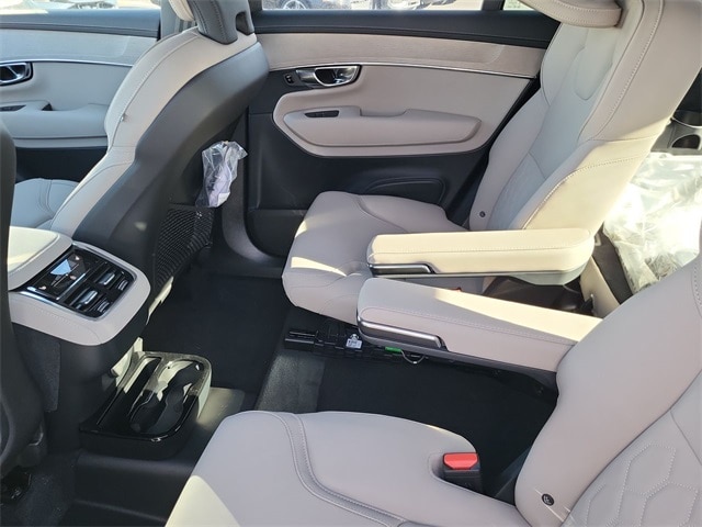 2025 Volvo XC90 Plus - Photo 13