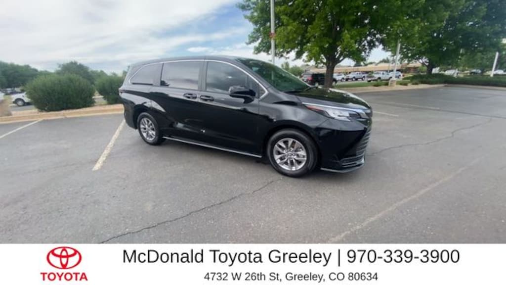 Used 2023 Toyota Sienna LE 8 Passenger Van Passenger Van