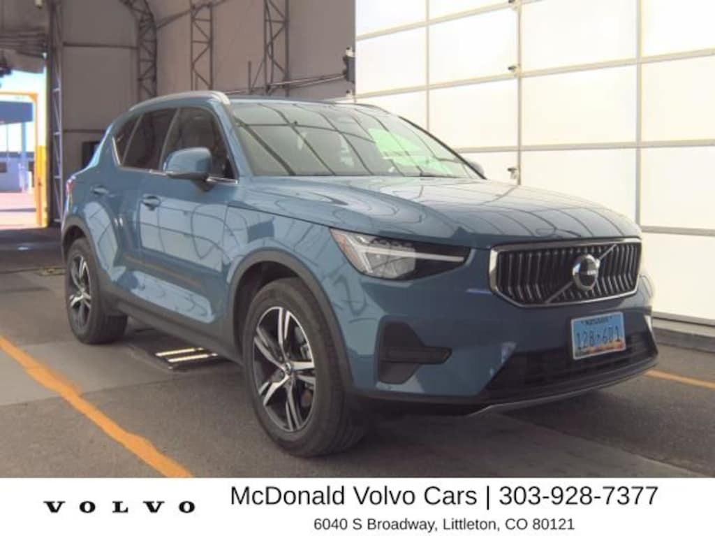 Certified 2025 Volvo XC40 B5 Core Bright Theme SUV