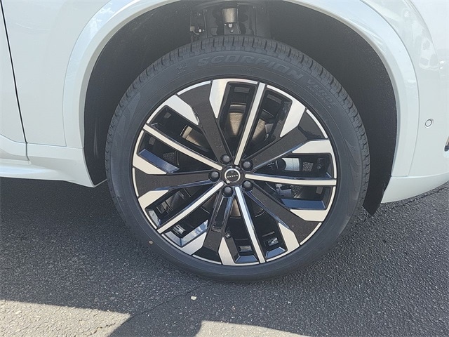 2025 Volvo XC90 Plus - Photo 20