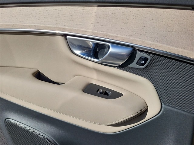 2025 Volvo XC90 Plus - Photo 15