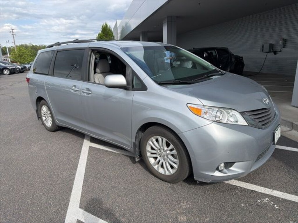 Used 2015 Toyota Sienna XLE Van