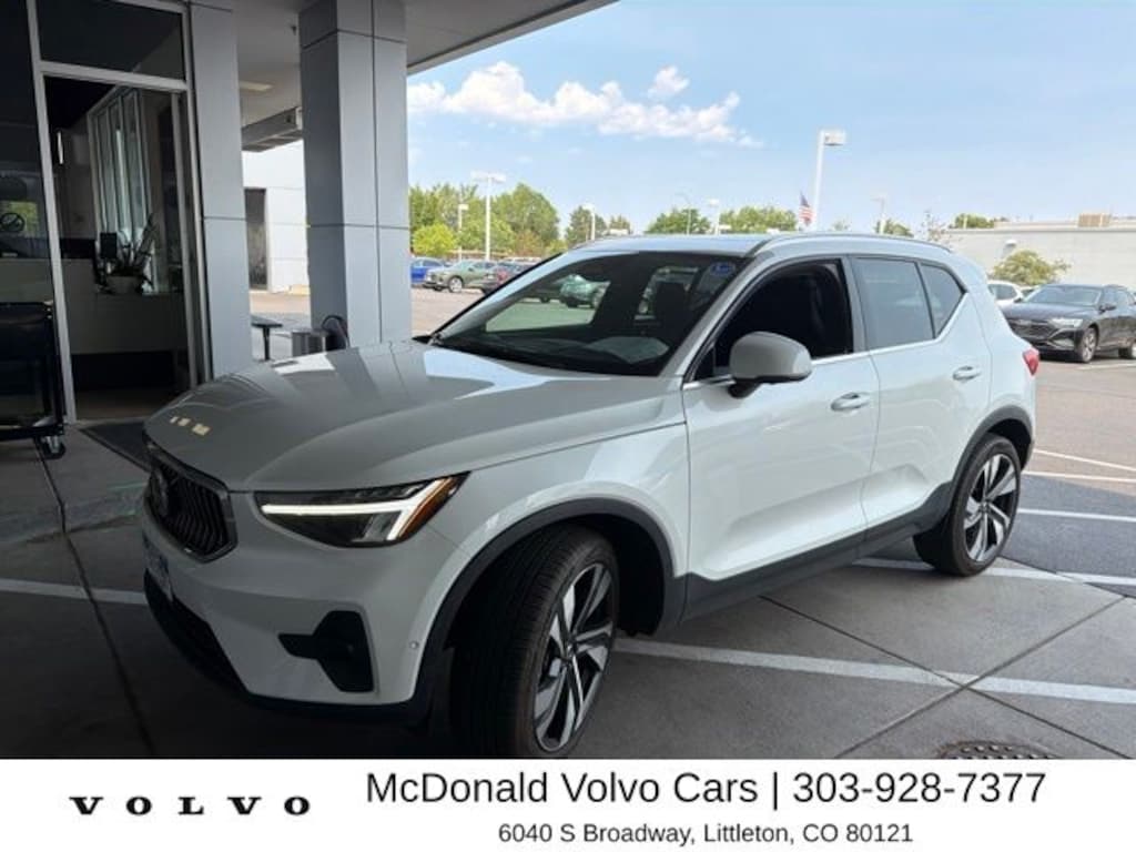 Used 2023 Volvo XC40 B5 AWD Plus Bright SUV
