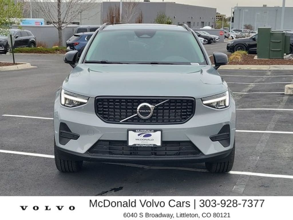 New 2026 Volvo XC40 B5 Core SUV