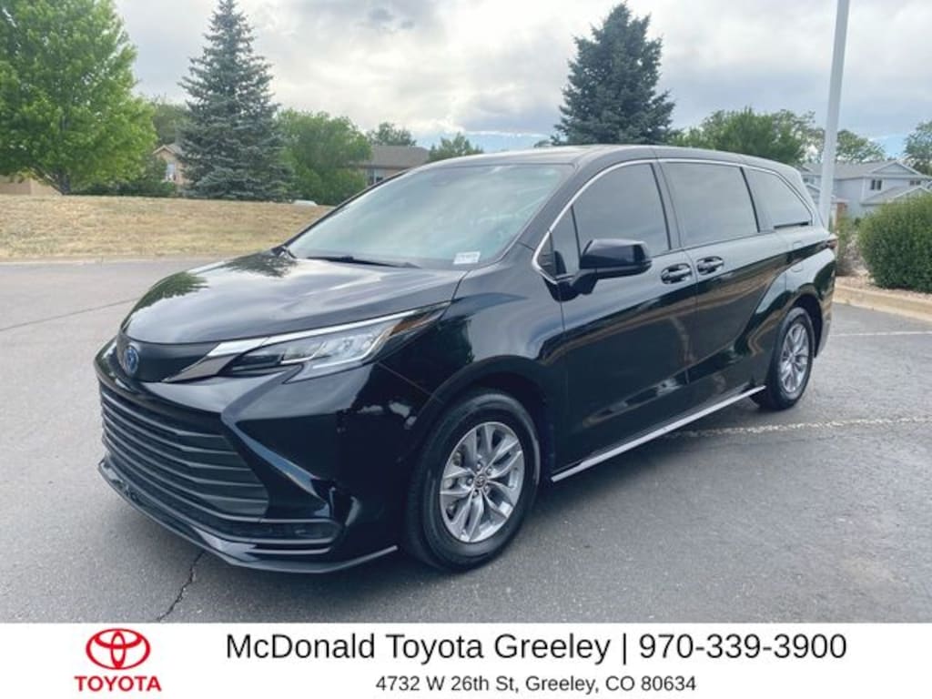 Used 2023 Toyota Sienna LE 8 Passenger Van Passenger Van