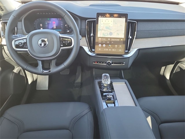 2025 Volvo XC90 Plus - Photo 14