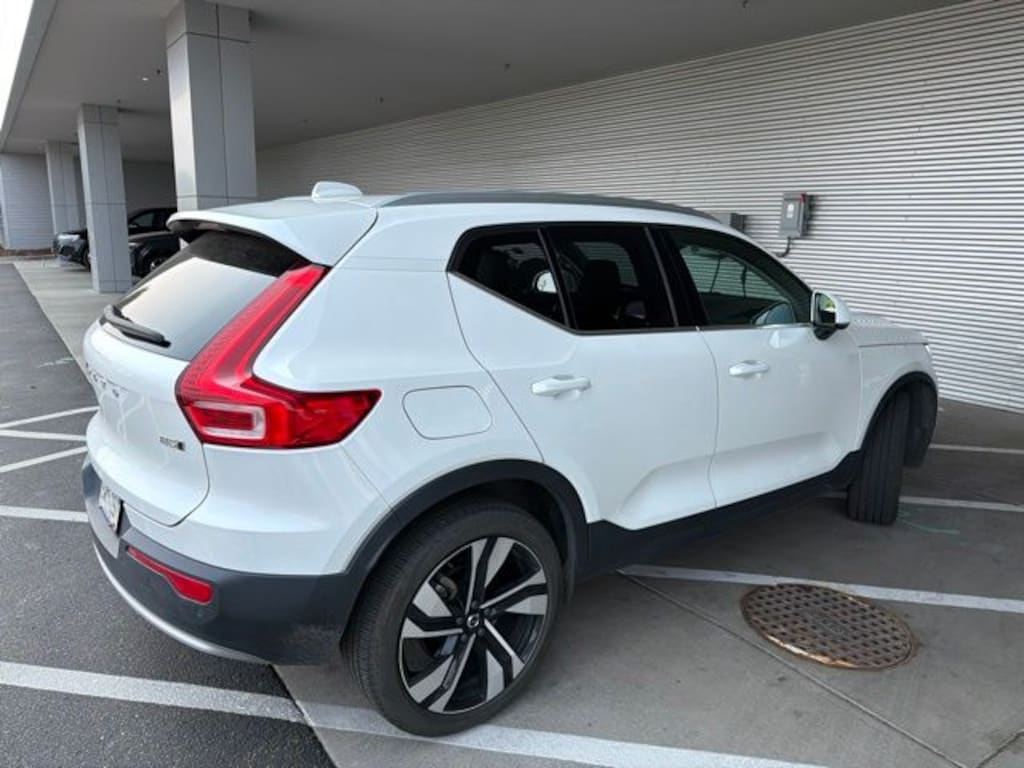 Used 2023 Volvo XC40 B5 AWD Plus Bright SUV