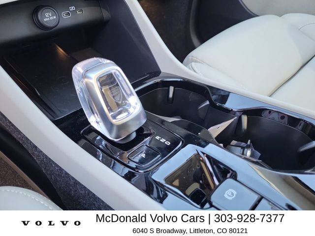 2026 Volvo XC40 Plus - Photo 24