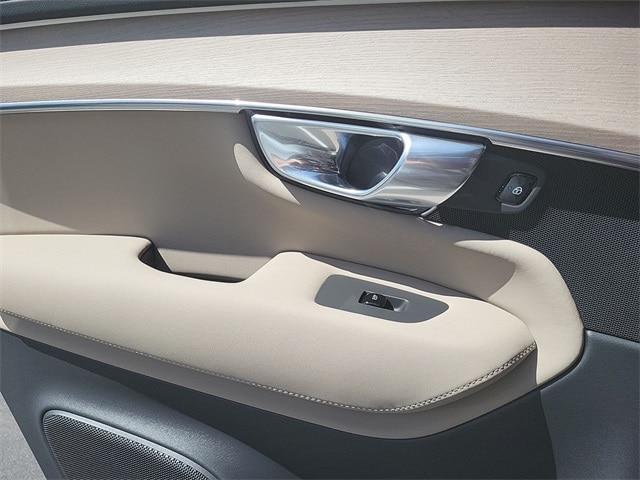 2025 Volvo XC90 Plus - Photo 15