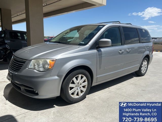 2015 Chrysler Town & Country Touring's photo