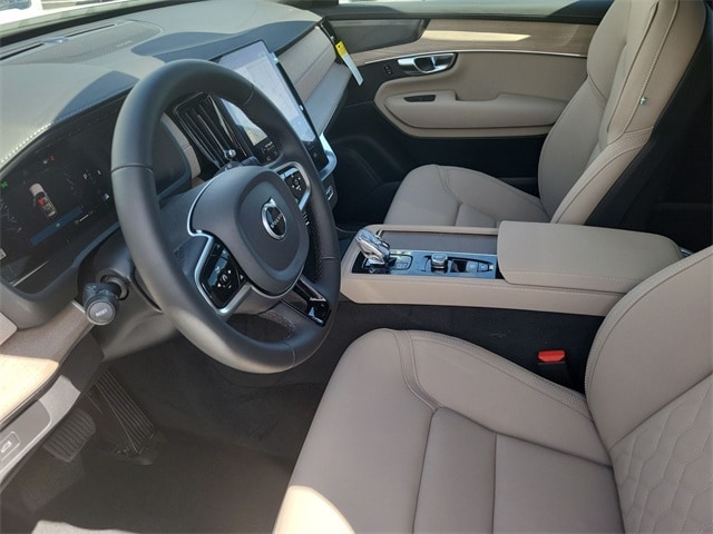 2025 Volvo XC90 Plus - Photo 11