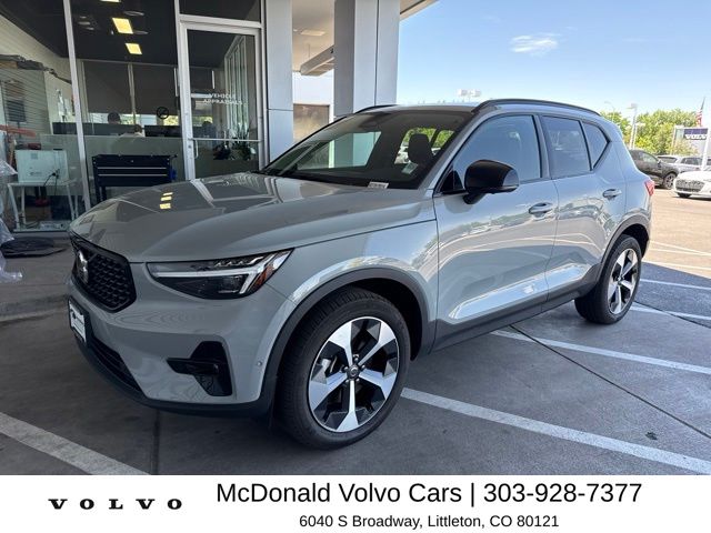 2026 Volvo XC40 B5 Plus Dark AWD's photo