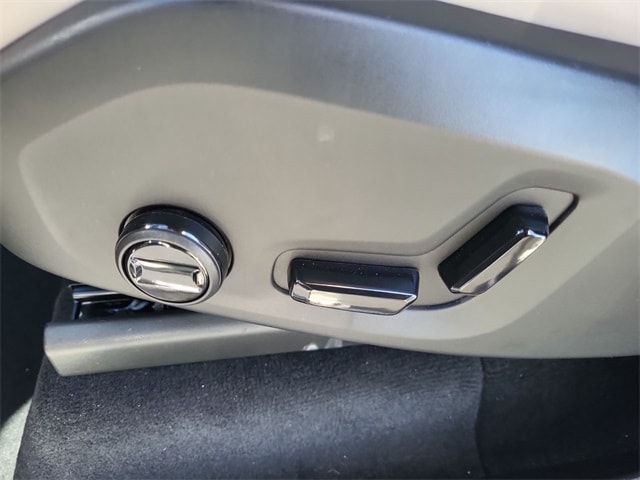 2025 Volvo XC90 Plus - Photo 12