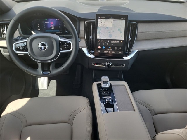 2025 Volvo XC90 Plus - Photo 14
