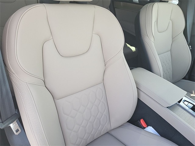 2025 Volvo XC90 Plus - Photo 19