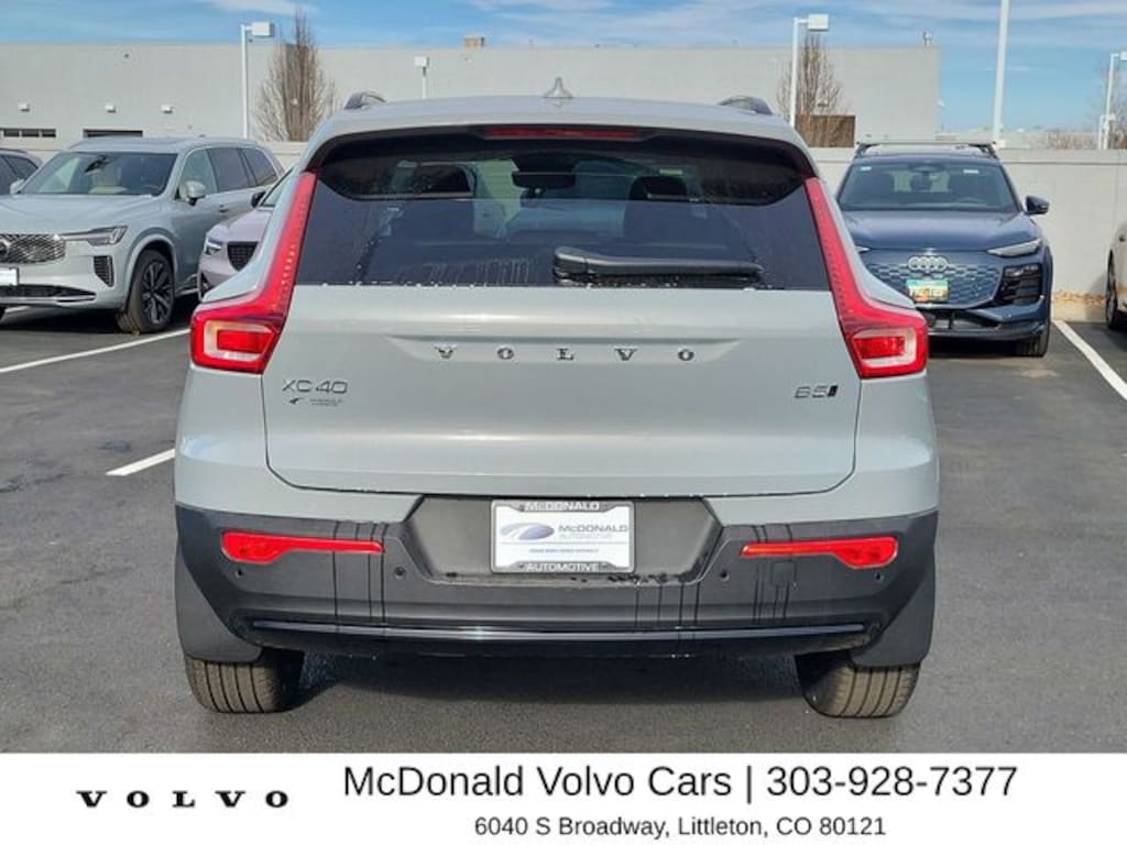 New 2026 Volvo XC40 B5 Ultra SUV