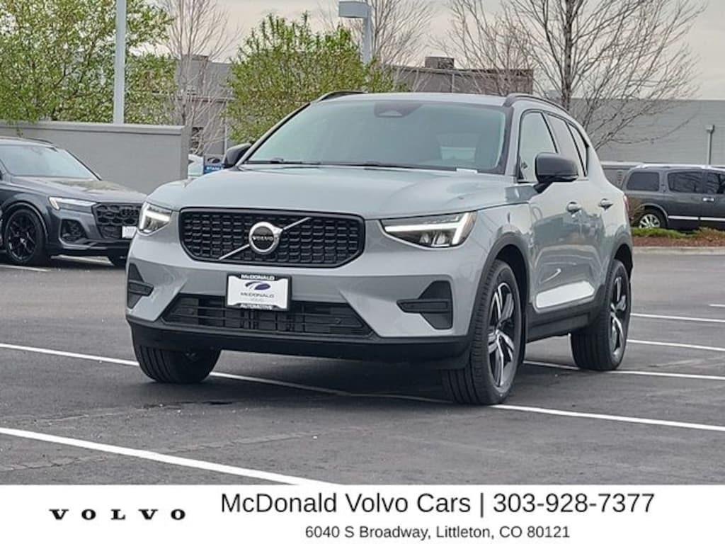 New 2026 Volvo XC40 B5 Core SUV