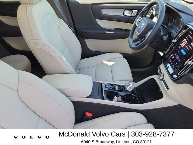 2026 Volvo XC40 Plus - Photo 17