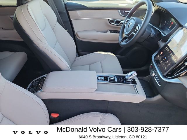 2025 Volvo XC90 Core - Photo 17