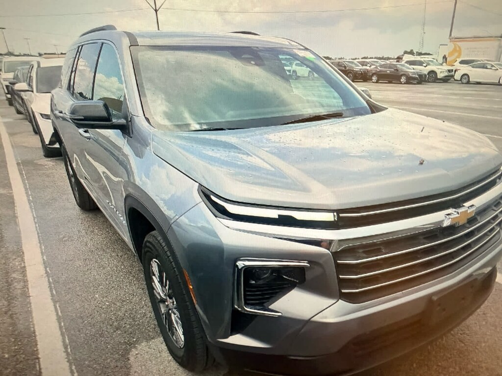 Used 2024 Chevrolet Traverse LT SUV