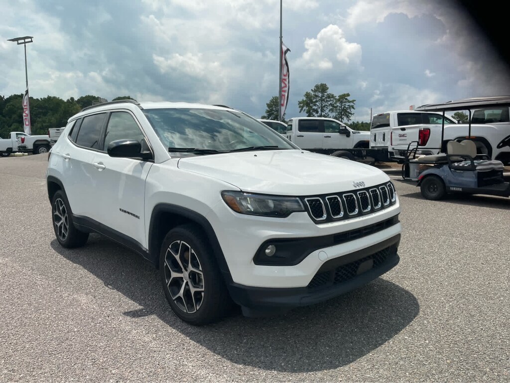 Used 2024 Jeep Compass Latitude