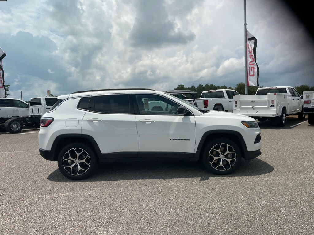 Used 2024 Jeep Compass Latitude