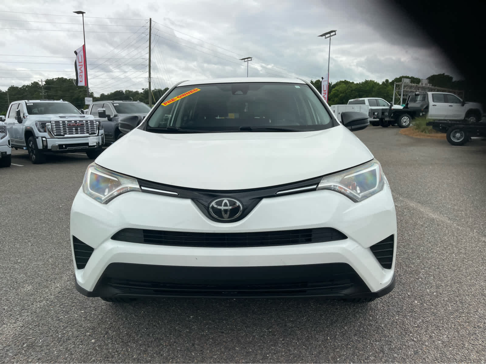 Used 2018 Toyota RAV4 LE with VIN JTMBFREV7JJ235068 for sale in Summerville, SC