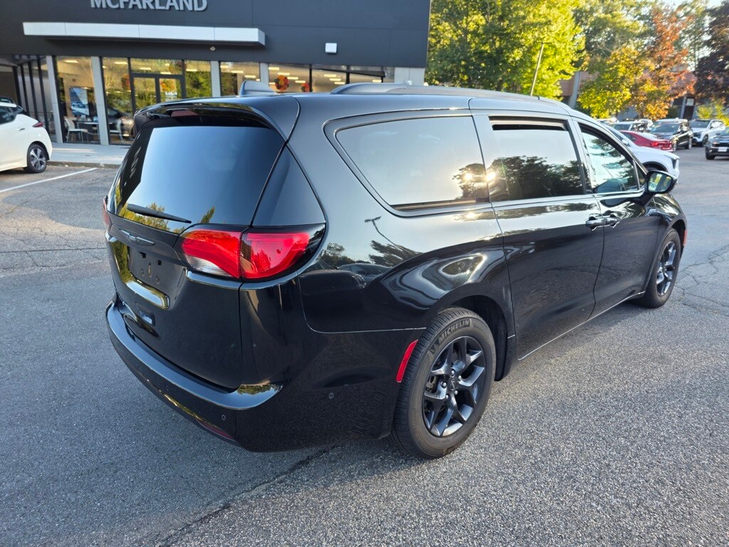 2020 Chrysler Pacifica Touring L photo 3