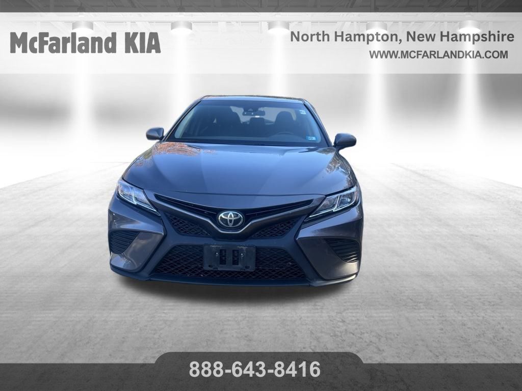 2019 Toyota Camry SE XLE photo 2