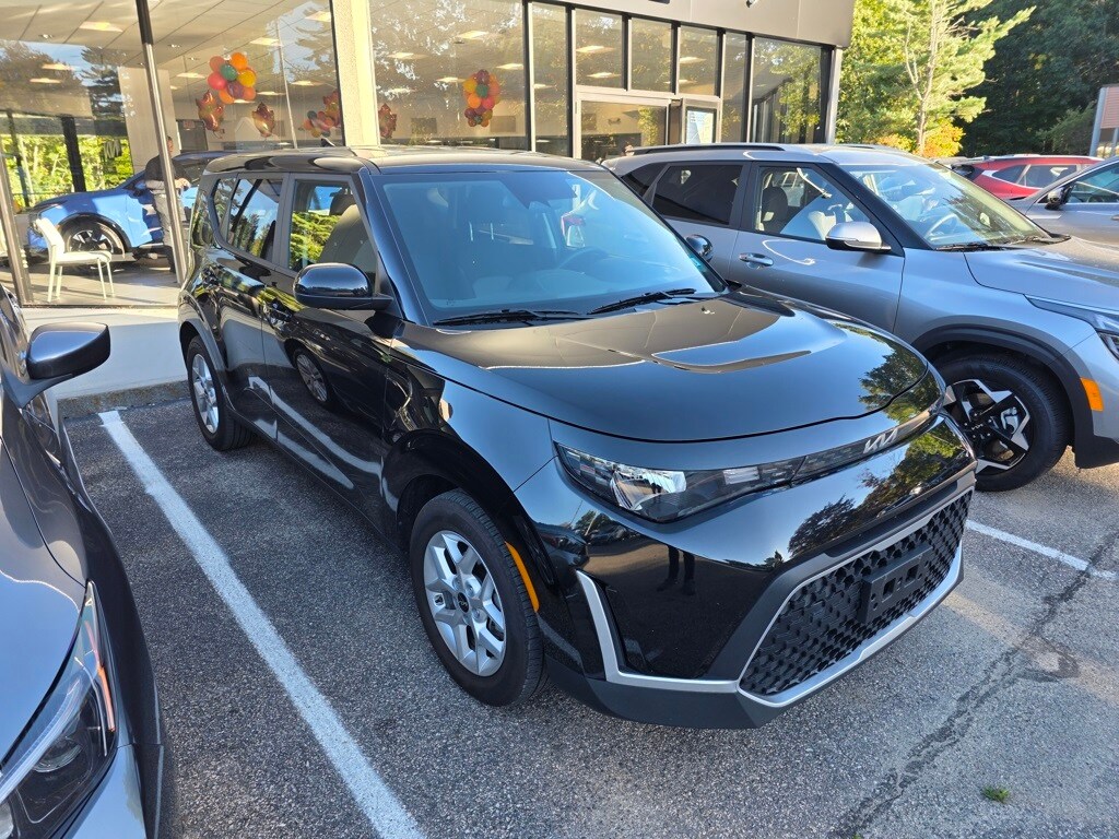 2023 Kia Soul LX S photo 2