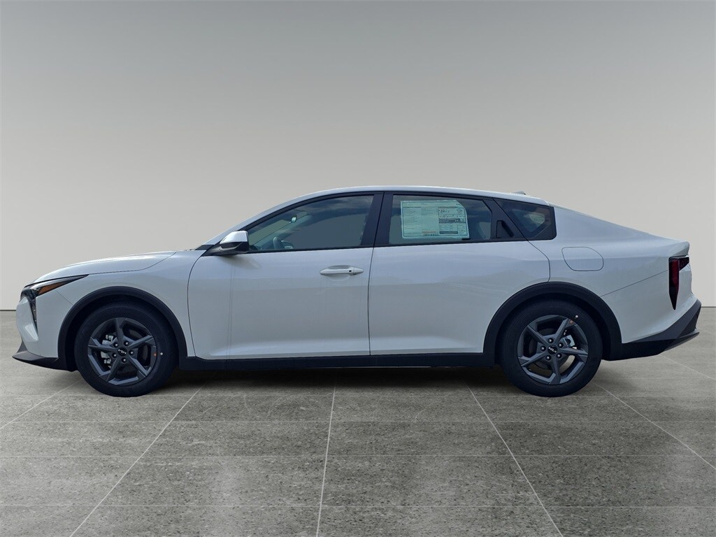 2025 Kia K4 LXS photo 2