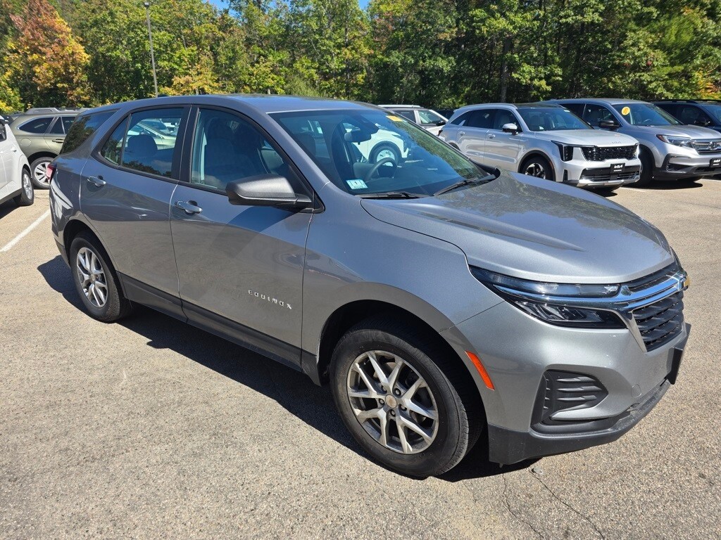 2023 Chevrolet Equinox LS photo 2