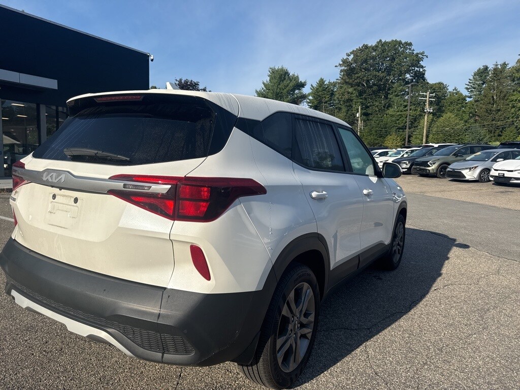 2023 Kia Seltos LX photo 4
