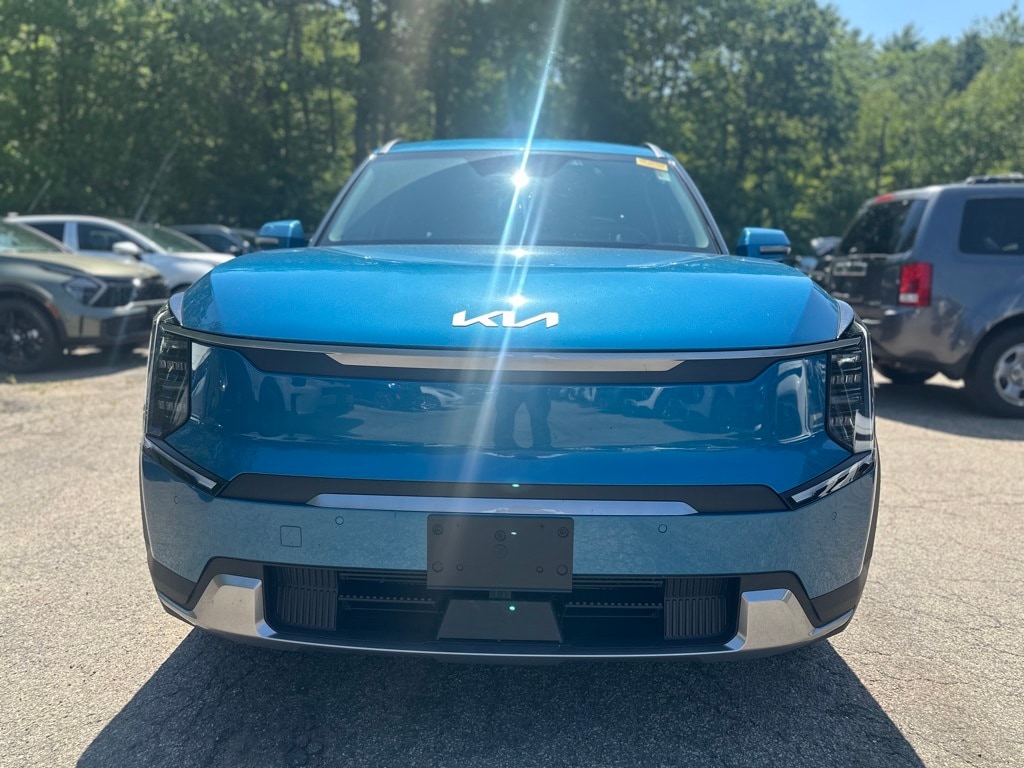 Used 2024 Kia Ev9 Wind with VIN KNDAFFS52R6019612 for sale in North Hampton, NH