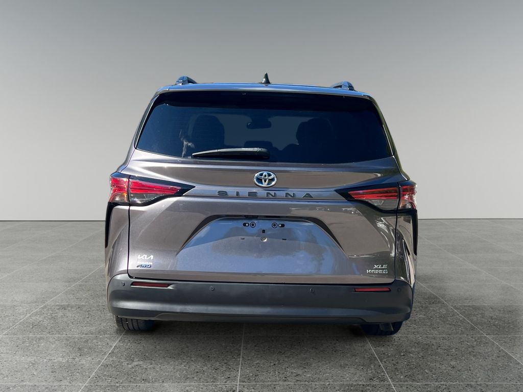 2021 Toyota Sienna XLE photo 4