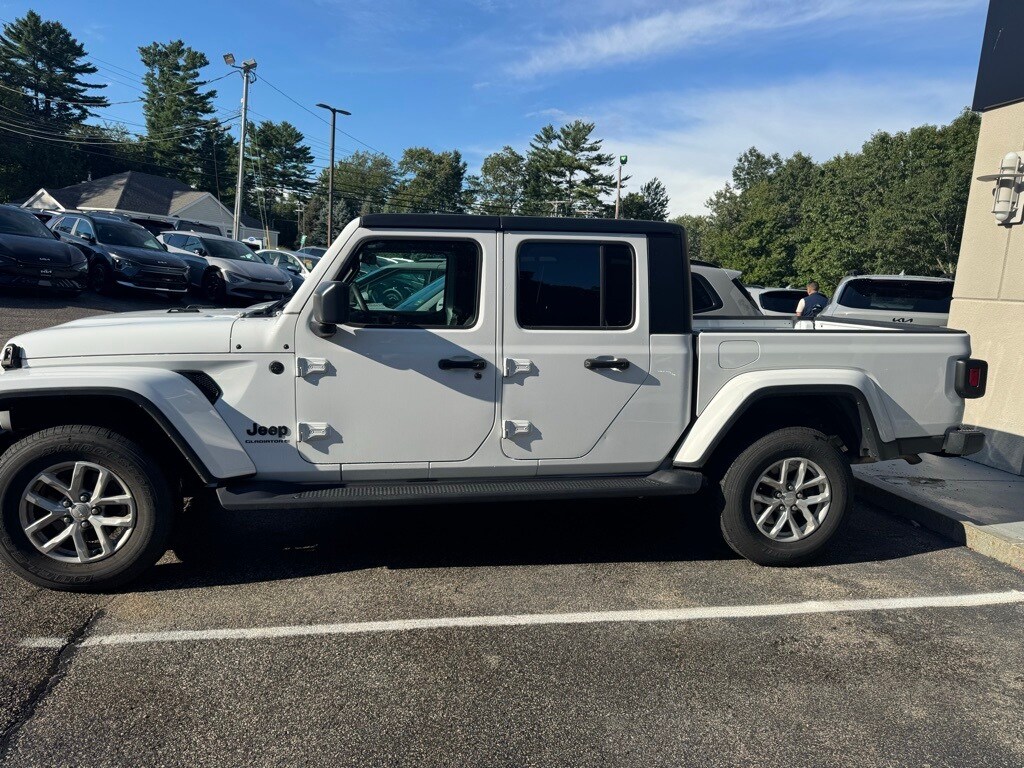2023 Jeep Gladiator Sport photo 2