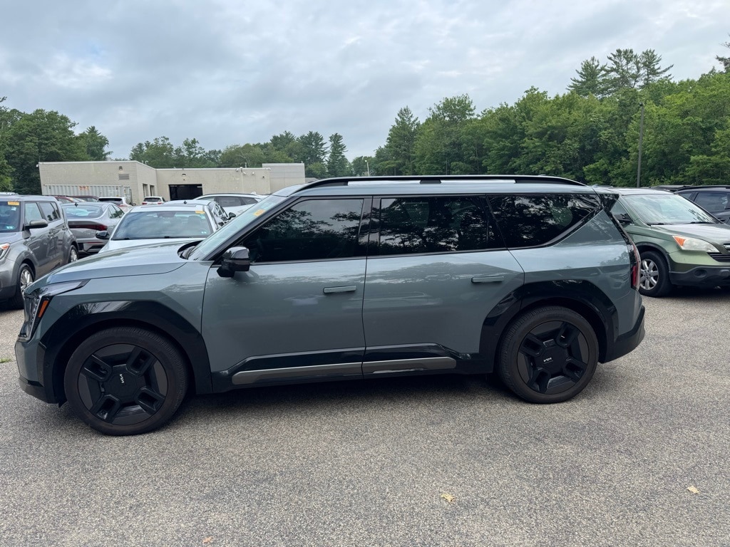 Used 2025 Kia EV9 GT-Line with VIN KNDAEFS57S6055983 for sale in North Hampton, NH