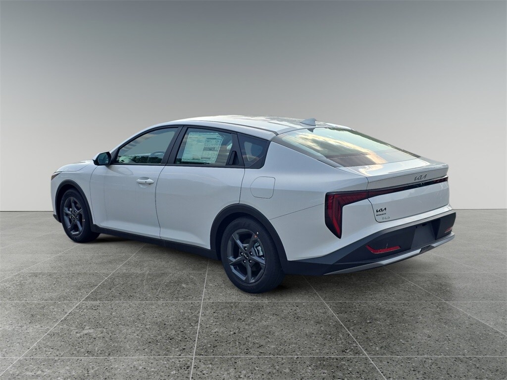 2025 Kia K4 LXS photo 3