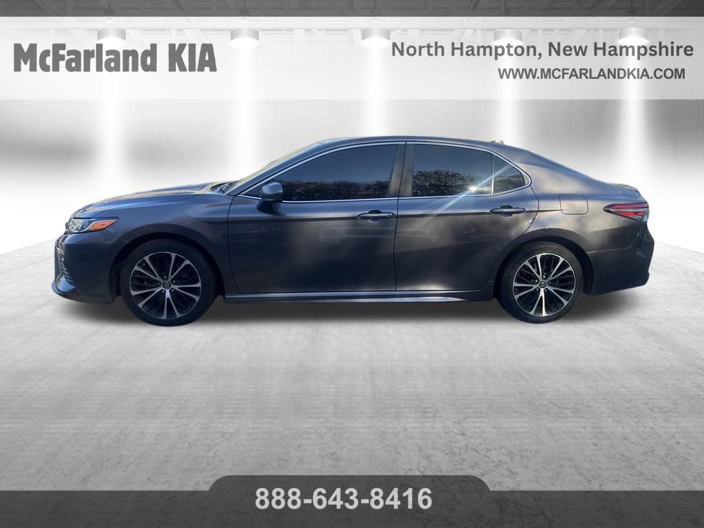 2019 Toyota Camry SE XLE photo 3