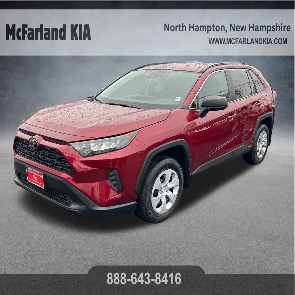 2021 Toyota RAV4 LE's photo