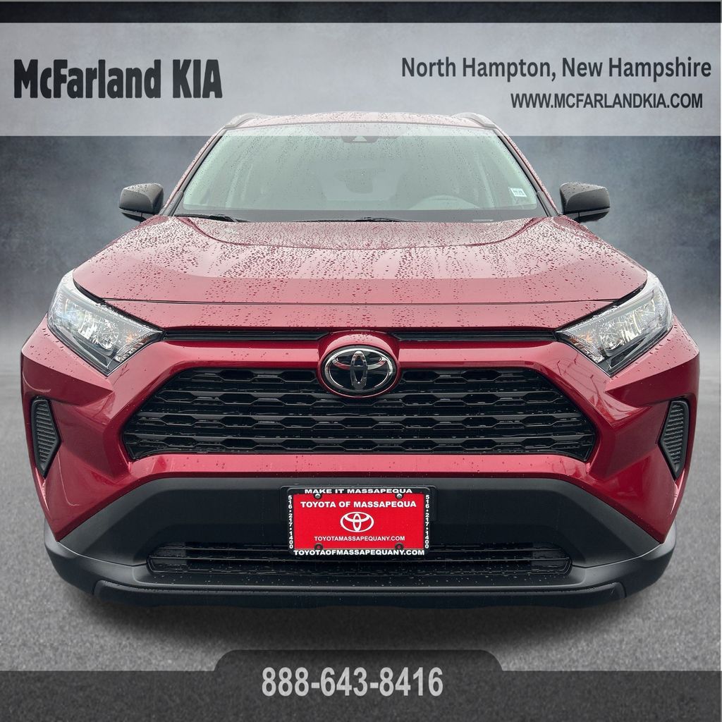 2021 Toyota RAV4 LE photo 2